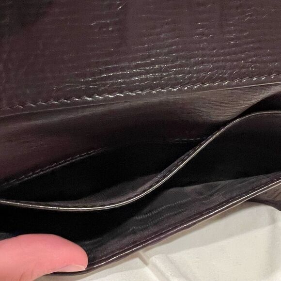 Vintage Gucci Smooth Leather Long Wallet Unique Clasp Made in Italy GG - Picture 10 of 15